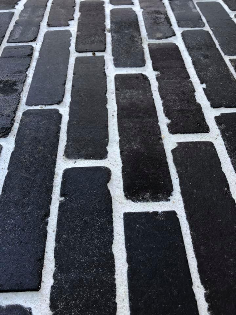 Landelijke terras in kleiklinkers